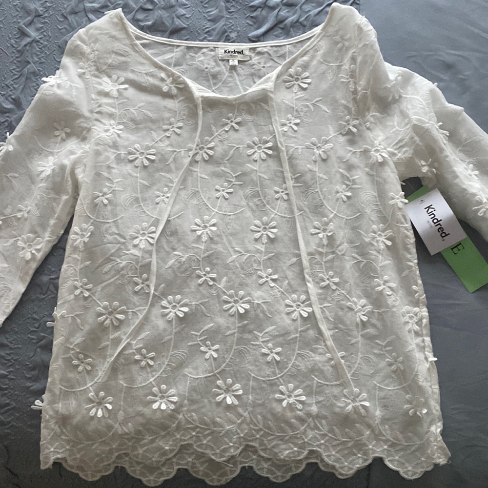 BNWT Kindred embroidered cotton white top